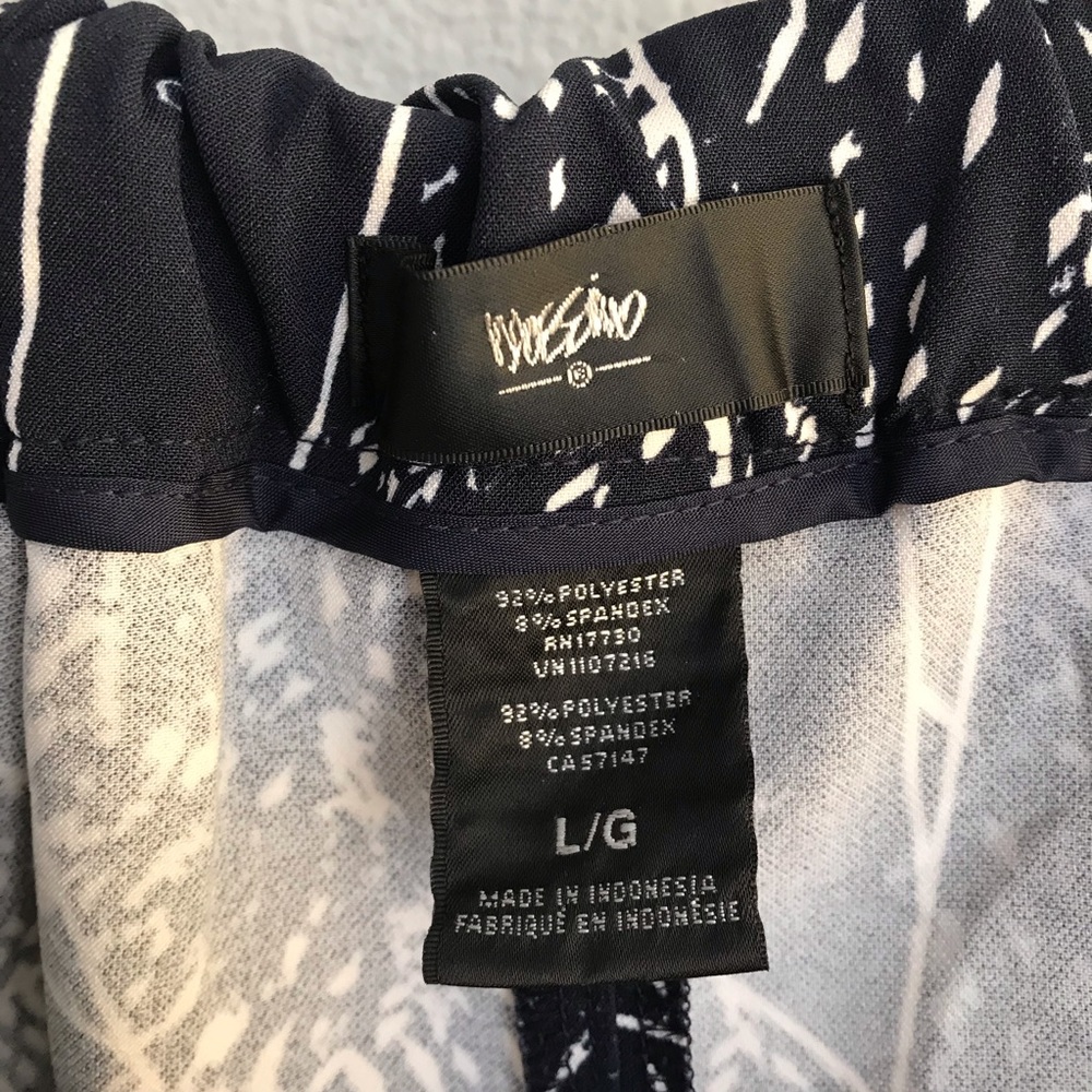 Mossimo Blue Patterned Shorts - Picture 3 of 4